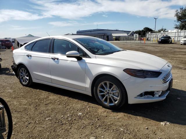 3FA6P0H7XHR207245 - 2017 FORD FUSION SE WHITE photo 4