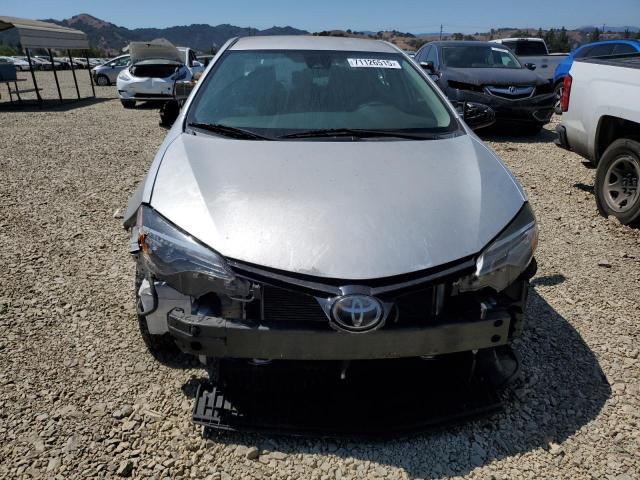 2T1BURHE9JC044068 - 2018 TOYOTA COROLLA L SILVER photo 5