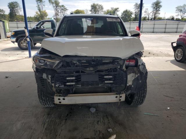 JTEMU5JR7N6046909 - 2022 TOYOTA 4RUNNER SR5/SR5 PREMIUM أبيض صورة 5