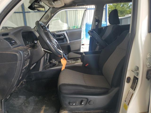 JTEMU5JR7N6046909 - 2022 TOYOTA 4RUNNER SR5/SR5 PREMIUM أبيض صورة 7