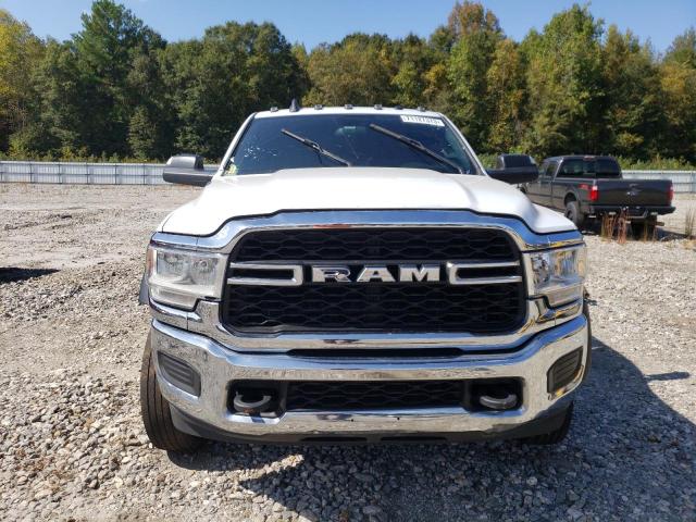 3C7WRMFL9MG640138 - 2021 RAM 5500 WHITE photo 5