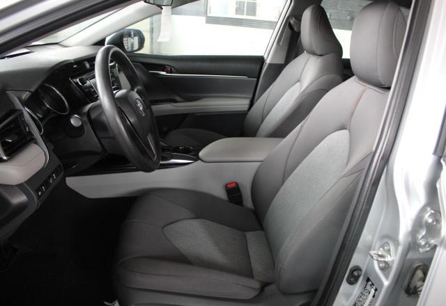 4T1B11HK8KU188985 - 2019 TOYOTA CAMRY L SILVER photo 9