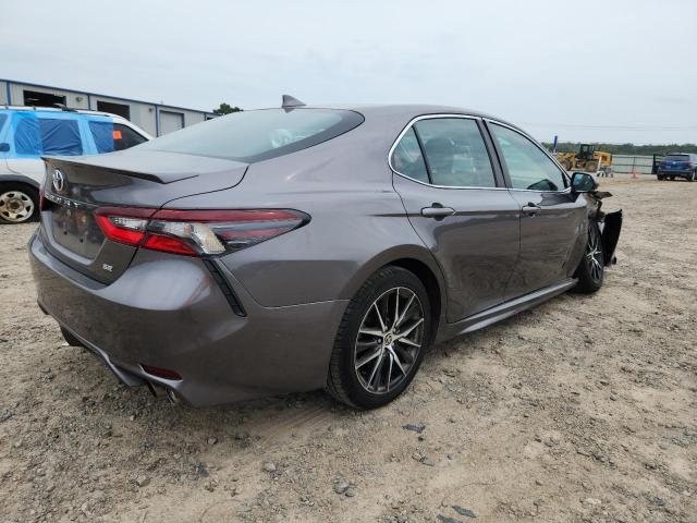 4T1G11AK5NU708127 - 2022 TOYOTA CAMRY SE GRAY photo 3