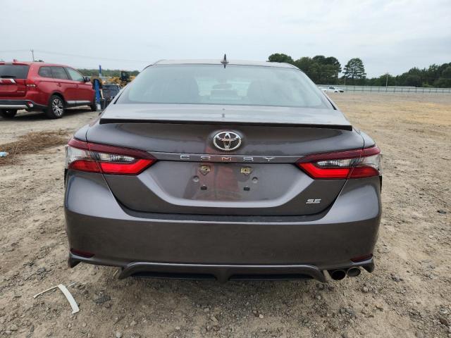 4T1G11AK5NU708127 - 2022 TOYOTA CAMRY SE GRAY photo 6
