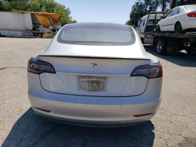 5YJ3E1EB0JF083446 - 2018 TESLA MODEL 3 Argent photo 9
