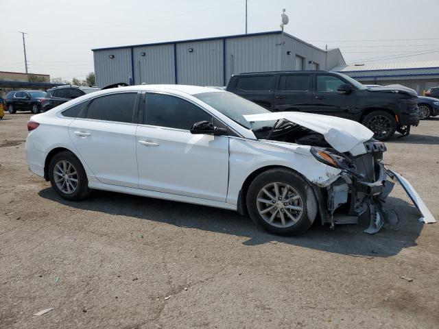 5NPE24AF2JH688257 - 2018 HYUNDAI SONATA SE WHITE photo 4