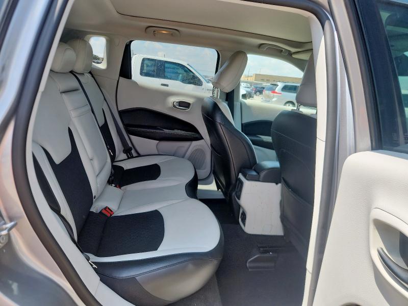 3C4NJCBB0KT614684 - 2019 JEEP COMPASS LATITUDE 银色 照片 11