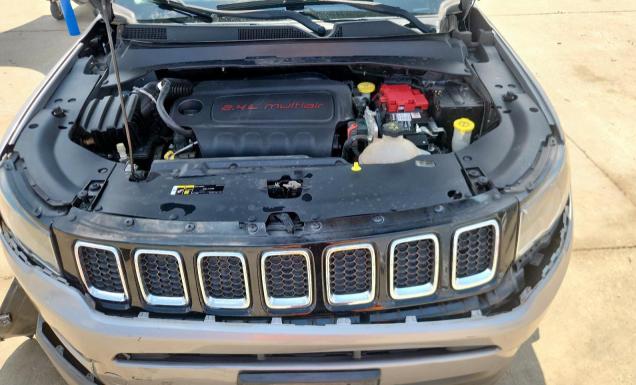 3C4NJCBB0KT614684 - 2019 JEEP COMPASS LATITUDE 银色 照片 12