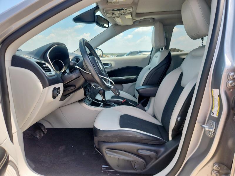 3C4NJCBB0KT614684 - 2019 JEEP COMPASS LATITUDE 银色 照片 7