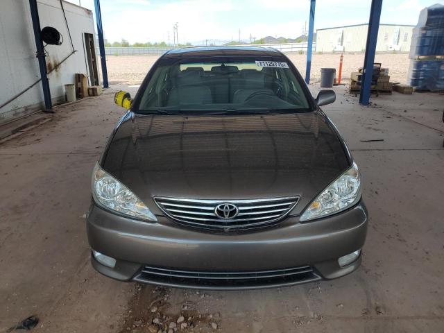 4T1BF30K85U607446 - 2005 TOYOTA CAMRY LE GRAY photo 5
