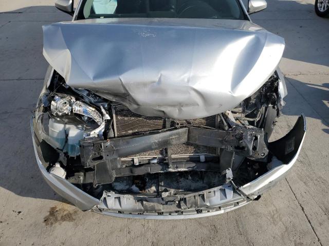 4T1BF1FK6GU253943 - 2016 TOYOTA CAMRY LE SILVER photo 11