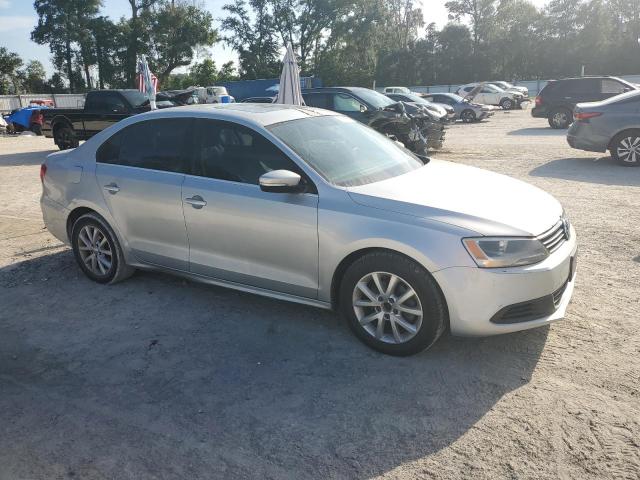 3VWDX7AJ8DM353664 - 2013 VOLKSWAGEN JETTA SE SILVER photo 4