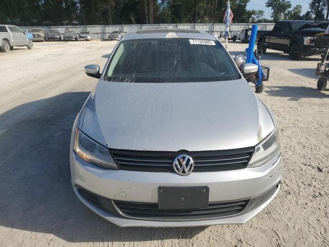 3VWDX7AJ8DM353664 - 2013 VOLKSWAGEN JETTA SE SILVER photo 5