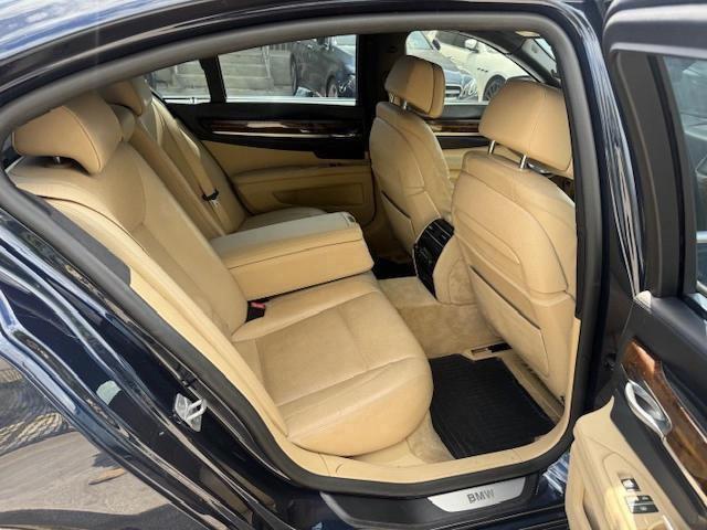 WBAYB6C5XFD965910 - 2015 BMW 750 XI BLUE photo 11