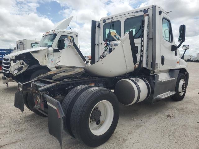 1FUBGEDV3GLHC5664 - 2016 FREIGHTLINER CASCADIA 1 أبيض صورة 4