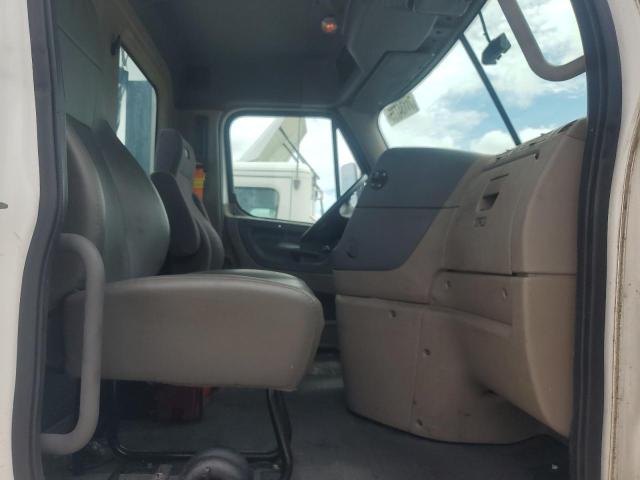 1FUBGEDV3GLHC5664 - 2016 FREIGHTLINER CASCADIA 1 أبيض صورة 5