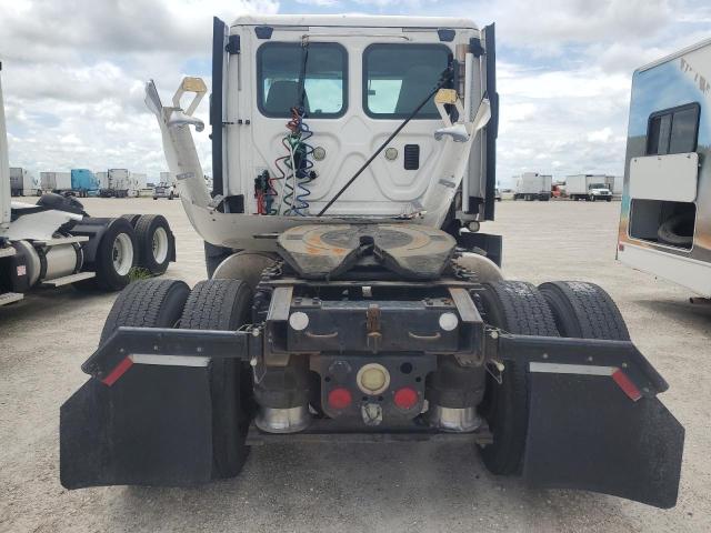 1FUBGEDV3GLHC5664 - 2016 FREIGHTLINER CASCADIA 1 أبيض صورة 6