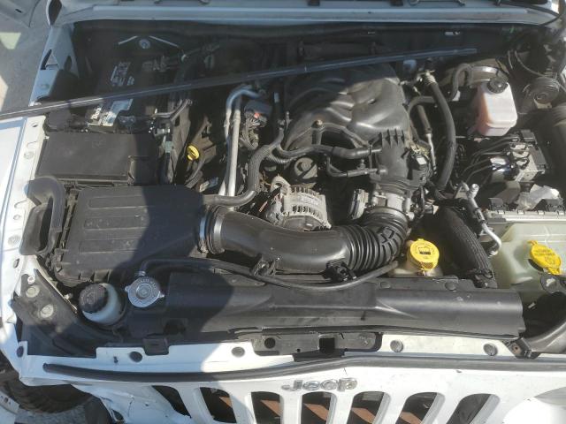 1C4BJWEG4DL609630 - 2013 JEEP WRANGLER UNLIMITED SAHARA WHITE photo 11