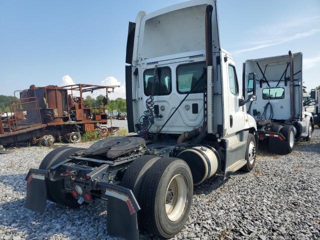 1FUBGEDV4FLGH4805 - 2015 FREIGHTLINER CASCADIA WHITE photo 4