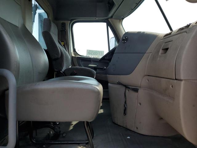 1FUBGEDV4FLGH4805 - 2015 FREIGHTLINER CASCADIA WHITE photo 5