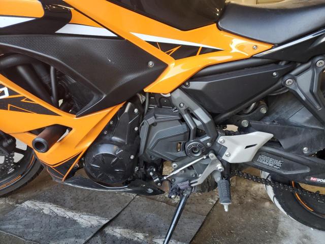 JKAEXEK16KDA35087 - 2019 KAWASAKI EX650 F ORANGE photo 7