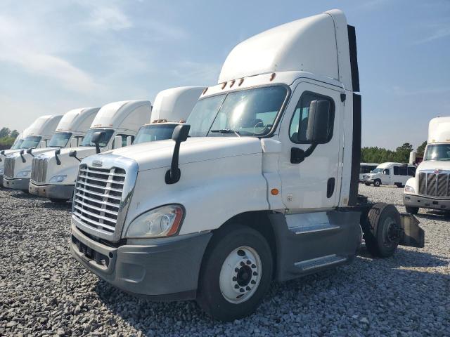 1FUBGEDVXFLGH4744 - 2015 FREIGHTLINER CASCADIA 1 WHITE photo 2
