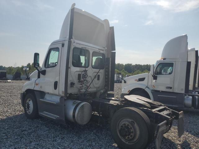 1FUBGEDVXFLGH4744 - 2015 FREIGHTLINER CASCADIA 1 WHITE photo 3