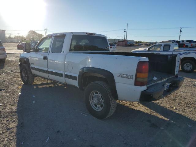 1GCGK29U9XZ179705 - 1999 CHEVROLET SILVERADO K2500 WHITE photo 2