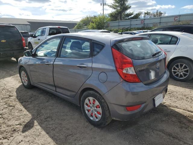 KMHCT5AE4HU306579 - 2017 HYUNDAI ACCENT SE GRAY photo 2