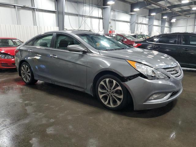 5NPEC4AB2DH778720 - 2013 HYUNDAI SONATA SE SILVER photo 4