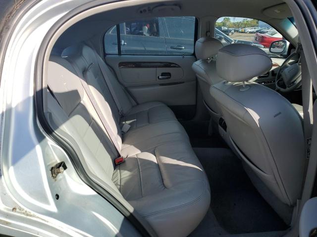 1LNHM81W81Y739155 - 2001 LINCOLN TOWN CAR EXECUTIVE SILVER photo 10