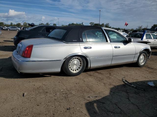 1LNHM81W81Y739155 - 2001 LINCOLN TOWN CAR EXECUTIVE SILVER photo 3