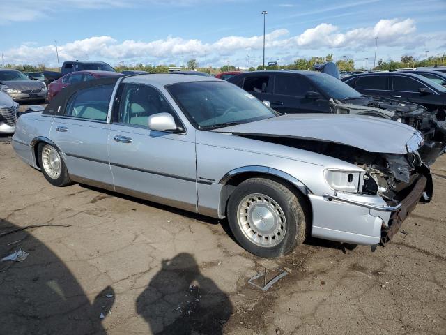 1LNHM81W81Y739155 - 2001 LINCOLN TOWN CAR EXECUTIVE SILVER photo 4