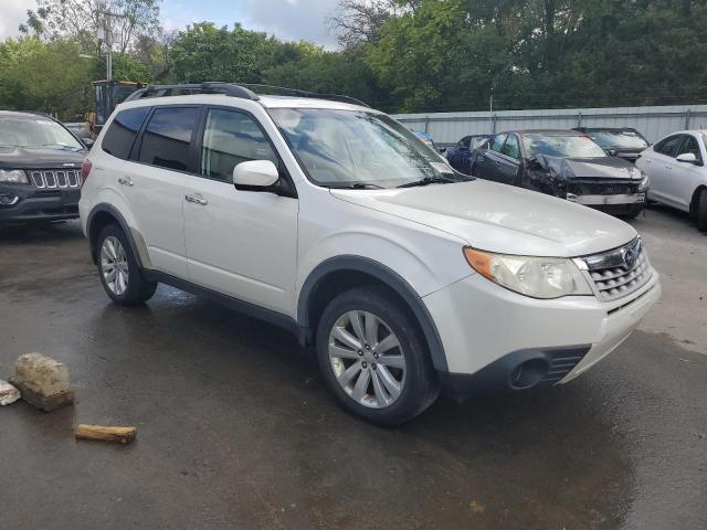 JF2SHADCXBH713764 - 2011 SUBARU FORESTER 2.5X PREMIUM WHITE photo 4