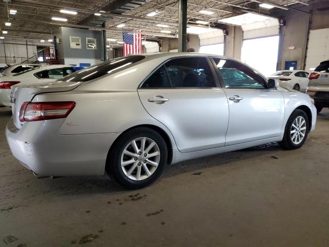4T1BK3EK1BU627733 - 2011 TOYOTA CAMRY SE SILVER photo 3