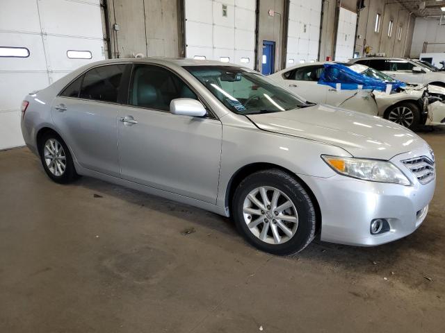 4T1BK3EK1BU627733 - 2011 TOYOTA CAMRY SE SILVER photo 4
