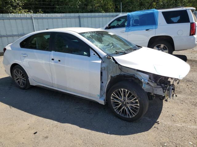 3KPF54AD2NE478472 - 2022 KIA FORTE GT LINE WHITE photo 4