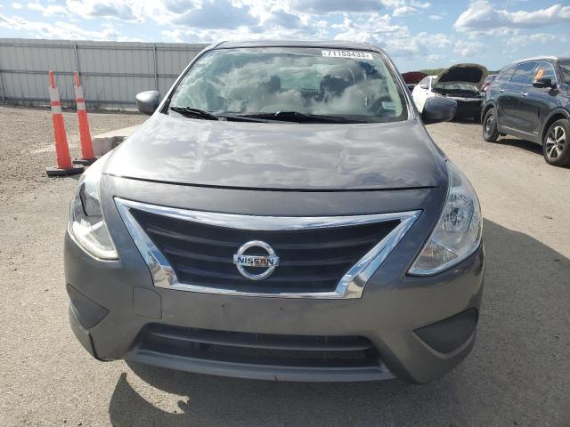 3N1CN7AP1HL849493 - 2017 NISSAN VERSA S GRAY photo 5