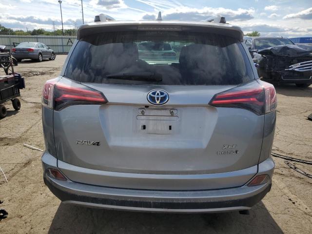 JTMRJREV5JD199022 - 2018 TOYOTA RAV4 HV LE Серебристый фото 6