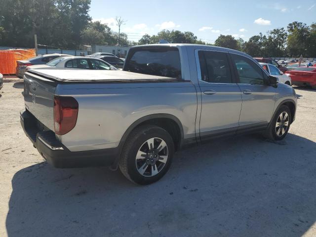 5FPYK2F64JB002946 - 2018 HONDA RIDGELINE RTL Argent photo 3