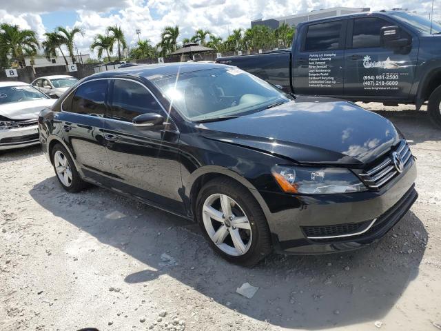 1VWBV7A30FC014724 - 2015 VOLKSWAGEN PASSAT SE Czarny zdjęcie 4