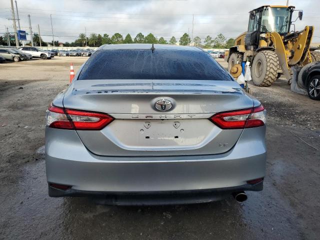 4T1B11HKXJU086196 - 2018 TOYOTA CAMRY L SILVER photo 6