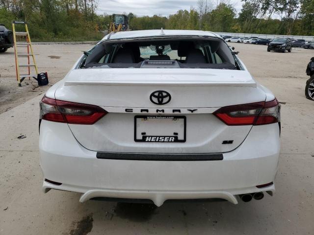 4T1T11AK0PU814678 - 2023 TOYOTA CAMRY SE NIGHT SHADE WHITE photo 6