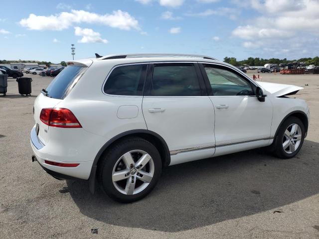 WVGEF9BP5DD012318 - 2013 VOLKSWAGEN TOUAREG V6 白色 照片 3
