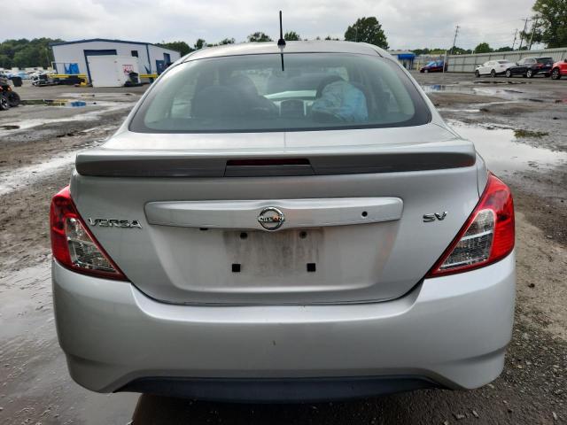 3N1CN7AP8KL812769 - 2019 NISSAN VERSA S 银色 照片 6