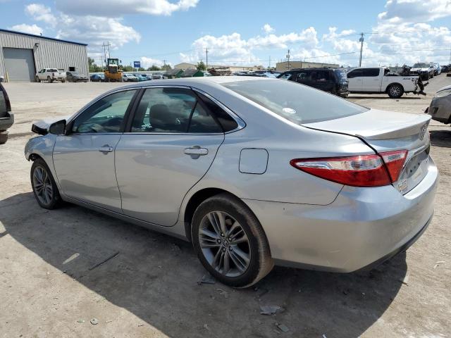 4T1BF1FK8HU416948 - 2017 TOYOTA CAMRY LE SILVER photo 2