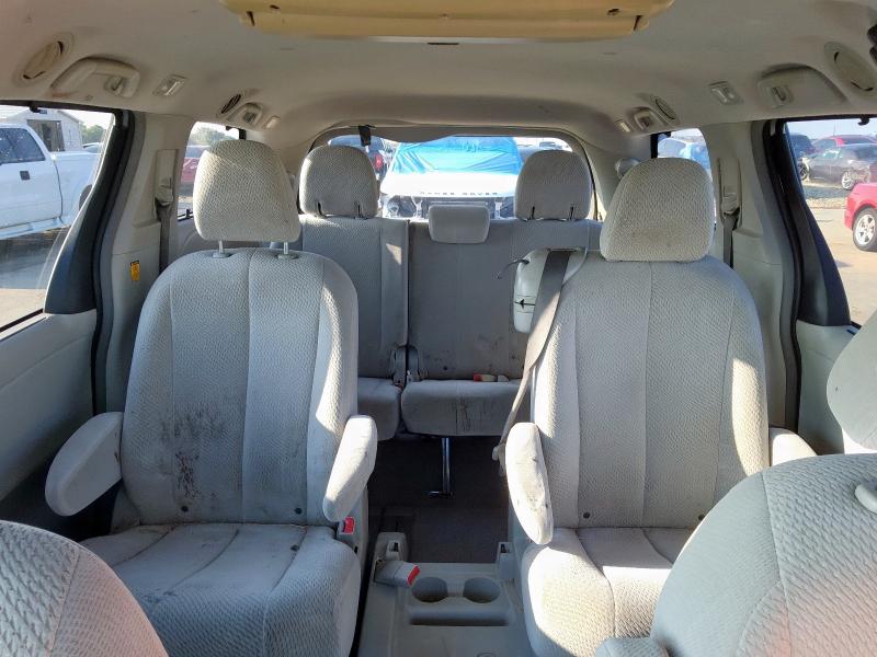 5TDKK3DC3BS085697 - 2011 TOYOTA SIENNA LE Gümüş foto 10