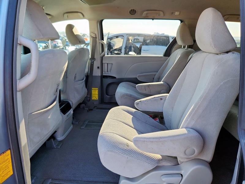 5TDKK3DC3BS085697 - 2011 TOYOTA SIENNA LE Gümüş foto 11