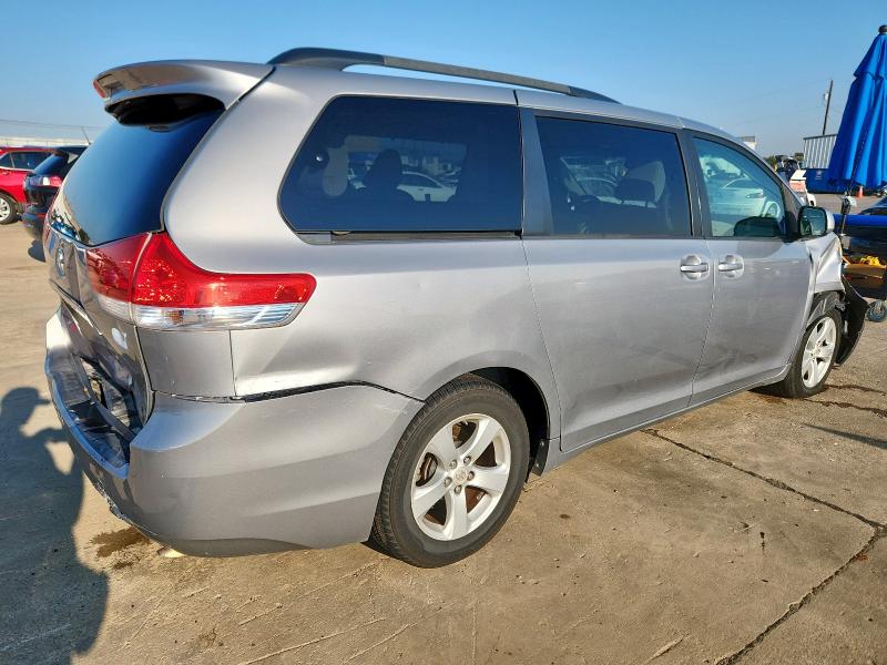 5TDKK3DC3BS085697 - 2011 TOYOTA SIENNA LE Gümüş foto 3