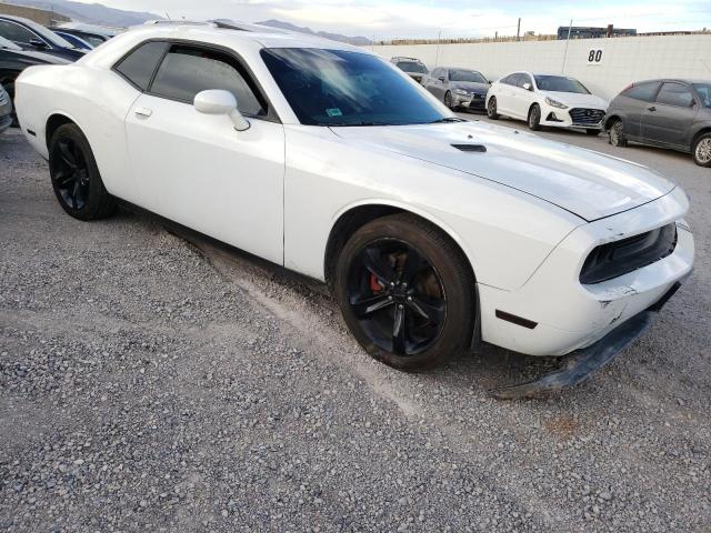 2C3CDYAG6EH233125 - 2014 DODGE CHALLENGER SXT WHITE photo 4